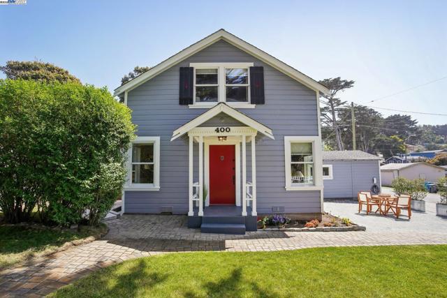 400 Paloma Ave, Pacifica CA: https://media.crmls.org/mediaz/ce78328b-6ba4-49f4-9a8e-7f7c05e098bf.jpg