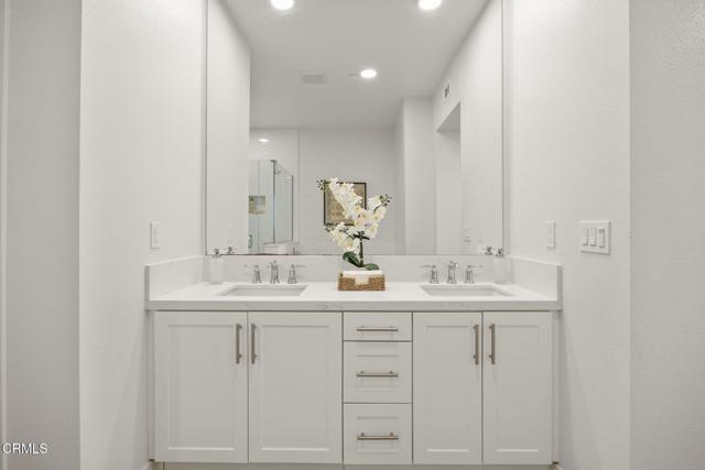 2870 Wagon Wheel Road, Oxnard CA: https://media.crmls.org/mediaz/ce78b4f1-62a7-42ca-b09d-841faec22b1e.jpg