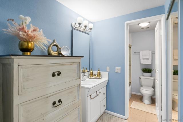 1021 Scott Street, San Diego CA: https://media.crmls.org/mediaz/ce78cc7d-27e0-4c89-8135-f036d88553fe.jpg