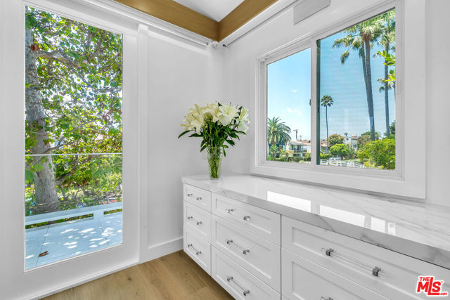 Image 28 of 43 For 2620 Grand Canal