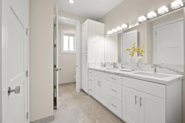 575 Seymour Street, Half Moon Bay CA: https://media.crmls.org/mediaz/ce7b344d-29b7-4213-9636-56ca5d2140ba.jpg