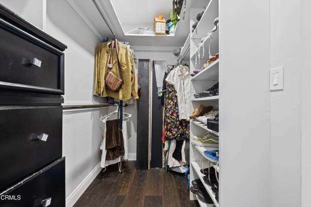 17350 Osborne Street, Sherwood Forest CA: https://media.crmls.org/mediaz/ce7b512e-8e51-4948-baed-18639fd9ca50.jpg
