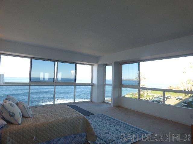 939 Coast Blvd, La Jolla CA: https://media.crmls.org/mediaz/ce7b9587-2f5d-42e4-a823-b4af163c4b91.jpg