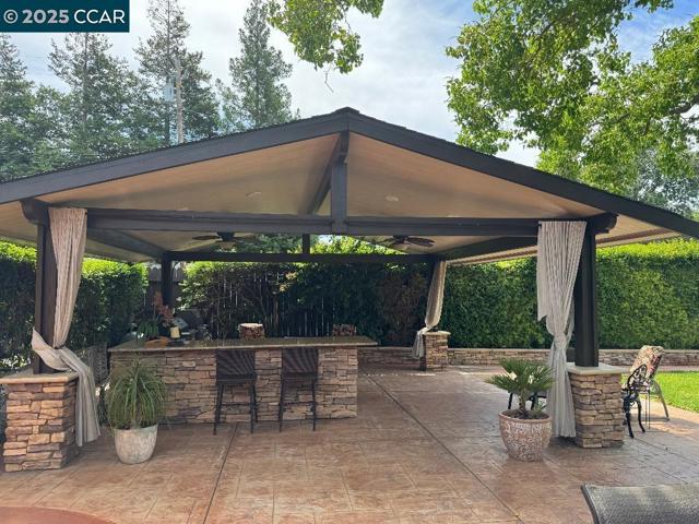 4880 Myrtle Dr, Concord CA: https://media.crmls.org/mediaz/ce7c2211-f918-4de8-8bc4-5492420907eb.jpg