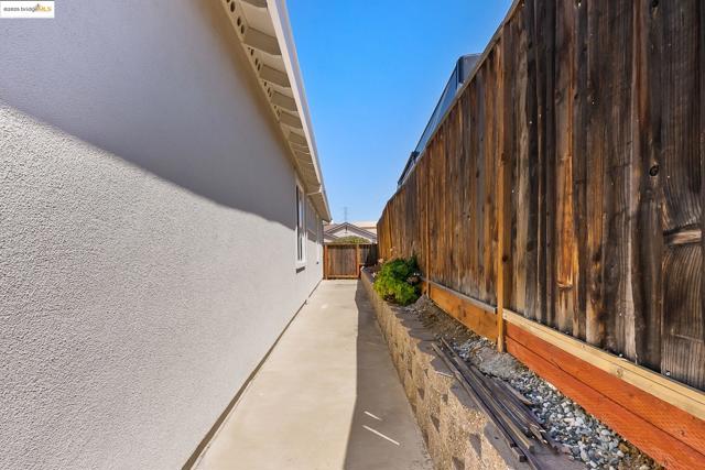 3680 Mallard Ct, Antioch CA: https://media.crmls.org/mediaz/ce7c6a70-6a27-4577-a4e8-824653c7362a.jpg