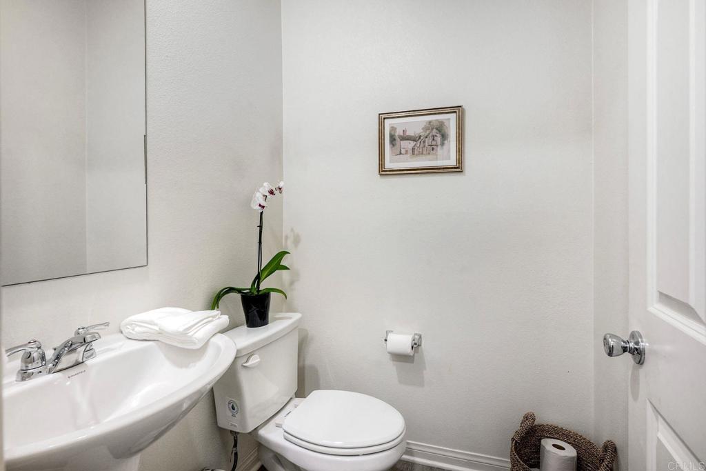 https://media.crmls.org/mediaz/ce7d20e6-7ca4-4d58-b45d-e168dd238baf.jpg?preset=X-Large