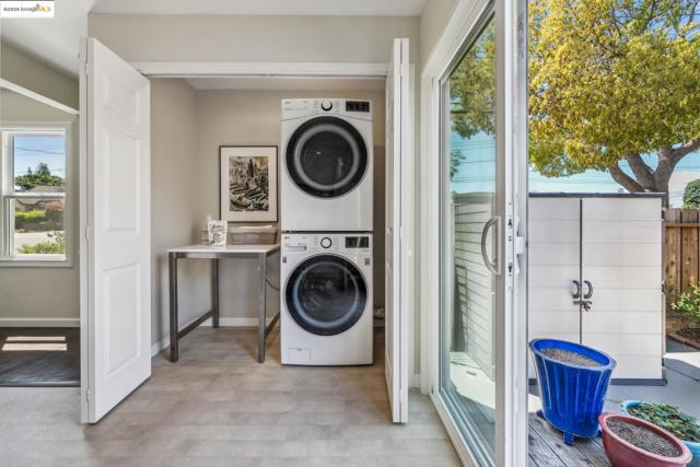 317 Pacific, Alameda CA: https://media.crmls.org/mediaz/ce7d5c73-1b2e-4dfa-992d-ce642b78e8b8.jpg