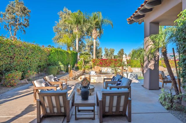 261 Loch Lomond Road, Rancho Mirage CA: https://media.crmls.org/mediaz/ce7d6716-41e7-44d2-a0f9-0a5dd97d462a.jpg
