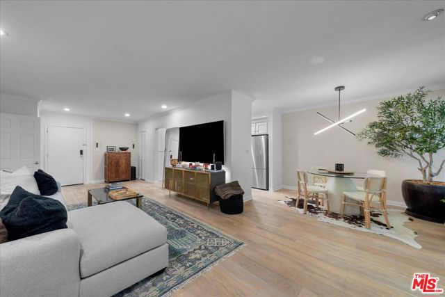 927 N Kings Road, West Hollywood CA: https://media.crmls.org/mediaz/ce7d9bd0-36d4-49e0-a7ce-b6d4f28e5498.jpg
