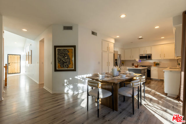 18404 Arminta Street photo 7