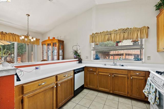 Image 14 of 39 For 8038 Torrente Way