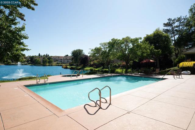 731 Lakemont Pl, San Ramon CA: https://media.crmls.org/mediaz/ce7fe662-fffb-4581-9e26-68d31c2514d3.jpg