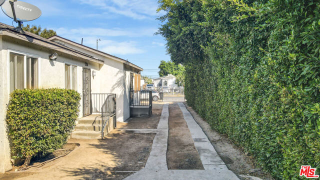 224 W 101st Street, Los Angeles CA: https://media.crmls.org/mediaz/ce8162d8-bf19-4945-8eb2-e2d61b4a84b6.jpg