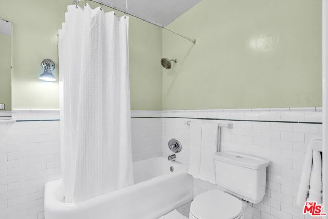 1709 Buckingham Road, Los Angeles CA: https://media.crmls.org/mediaz/ce81852d-8769-4457-8127-1e57c85b4d2e.jpg