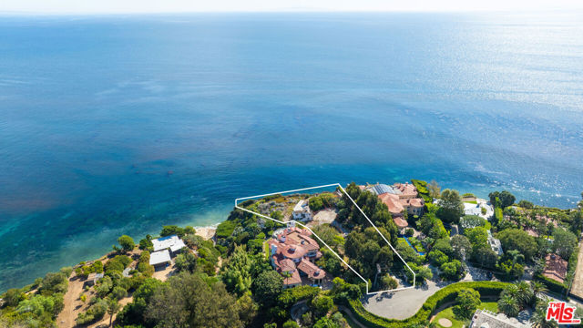 28820 Cliffside Drive, Malibu CA: https://media.crmls.org/mediaz/ce8197af-f2ef-4abf-a786-6be27a3bf48f.jpg