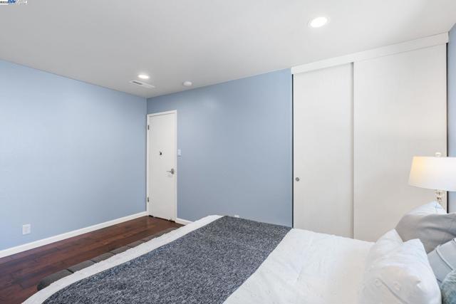 1233 Broadway, Alameda CA: https://media.crmls.org/mediaz/ce81dda5-16f5-4779-9d37-6bf4c3a80e75.jpg