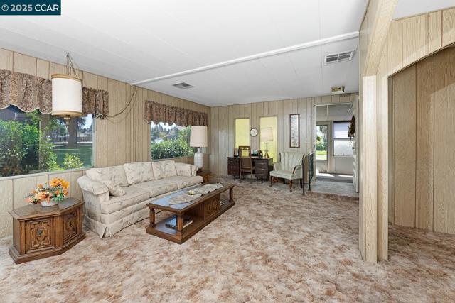 2019 Dalis Drive, Concord CA: https://media.crmls.org/mediaz/ce82eb71-e9bd-425c-bc54-aa19553cc064.jpg