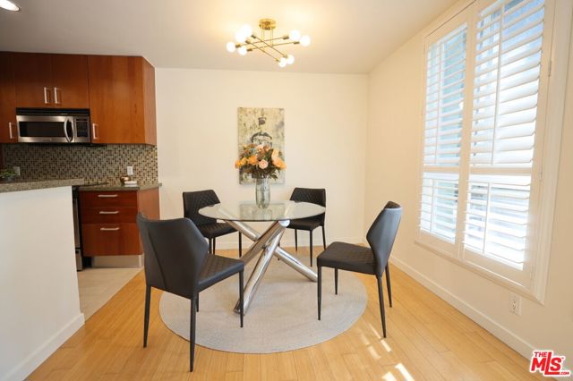 4407 Francis Avenue, Los Angeles CA: https://media.crmls.org/mediaz/ce837f9c-25c2-4eb4-8e5c-839491356be4.jpg
