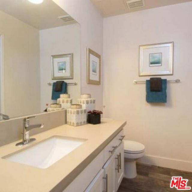 6600 Beachview Drive, Rancho Palos Verdes CA: https://media.crmls.org/mediaz/ce843819-509e-4c9e-87ae-49ace1c54115.jpg