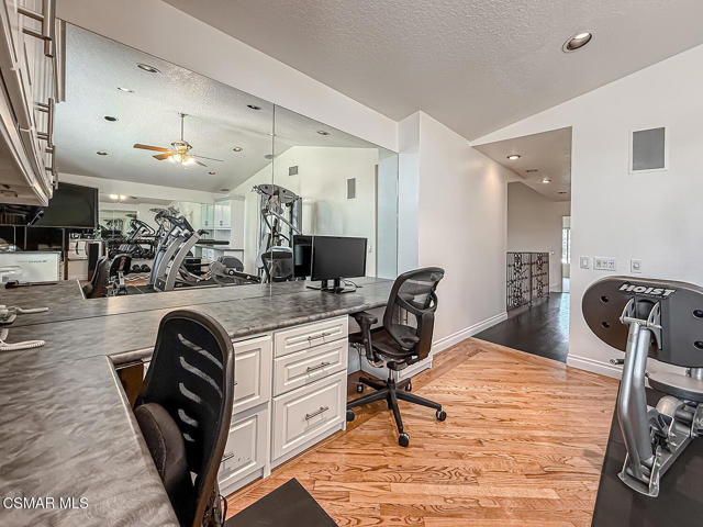 2848 Bayham Cir, Thousand Oaks CA: https://media.crmls.org/mediaz/ce8497ef-fcc1-47a3-9518-563dbda8e931.jpg