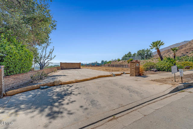 3660 Ranch Top Road, Pasadena CA: https://media.crmls.org/mediaz/ce852aba-e475-4347-9faa-cf190d7f78bd.jpg