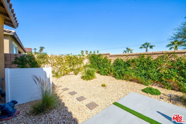 81975 Via San Clemente, La Quinta CA: https://media.crmls.org/mediaz/ce85b21e-b5f1-47fb-b5c1-1cb2f7f117ef.jpg