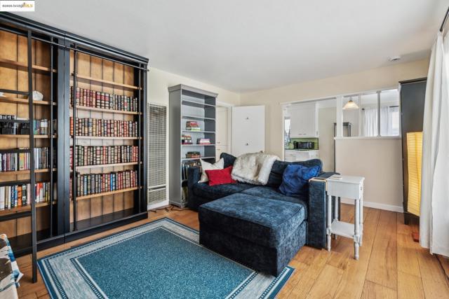 688 Alcatraz Ave, Oakland CA: https://media.crmls.org/mediaz/ce85bf3c-c7cb-4692-ac94-e34a657ace64.jpg