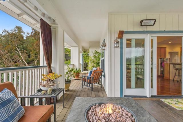 3565 Star Ridge Rd, Hayward CA: https://media.crmls.org/mediaz/ce864bf0-f5ab-4f26-bb97-b0dfc47c528e.jpg