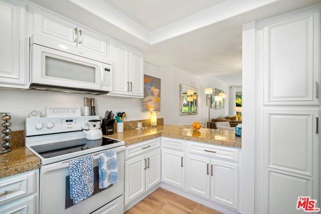 60 La Ronda Drive, Rancho Mirage CA: https://media.crmls.org/mediaz/ce86e3fb-405c-4c04-8d64-ad2bce71e70e.jpg