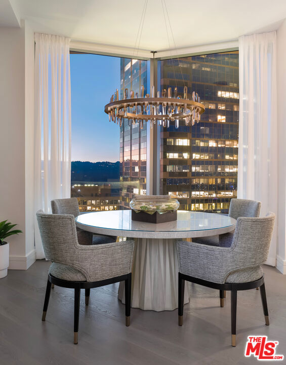 211 W Elm Court, Los Angeles CA: https://media.crmls.org/mediaz/ce8711e0-9c87-4fdf-96ab-36a2f4d5de1e.jpg