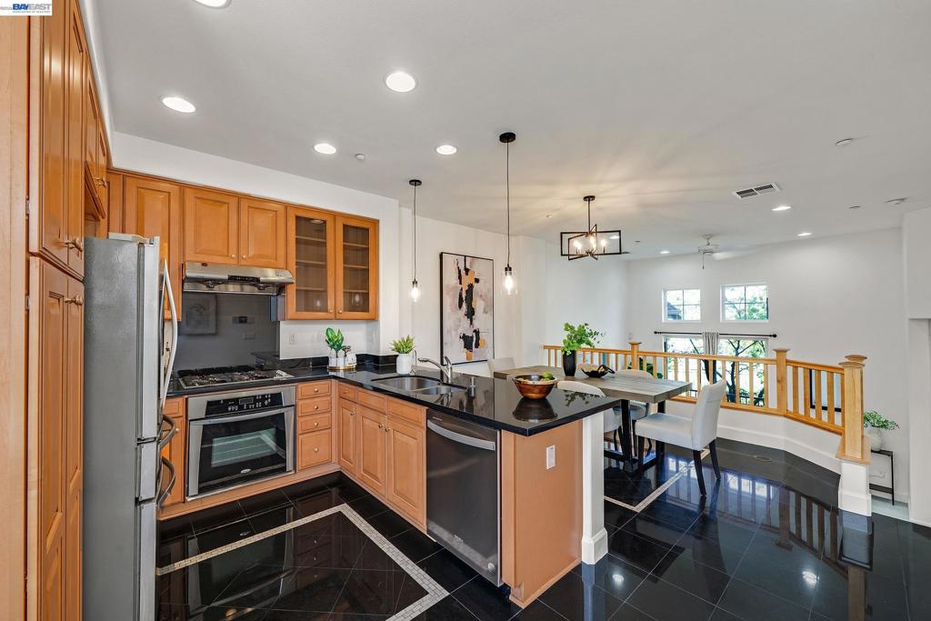 https://media.crmls.org/mediaz/ce87198f-1003-43ee-bc18-c2e597e3abd1.jpg?preset=X-Large