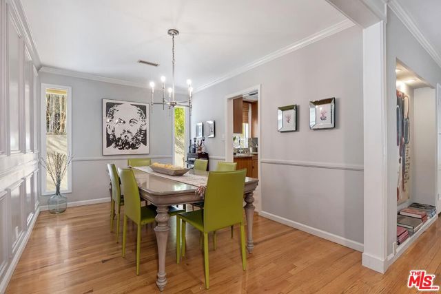 4219 Saugus Avenue, Sherman Oaks CA: https://media.crmls.org/mediaz/ce876f39-1734-4a0a-ac6f-27a04b5580b6.jpg