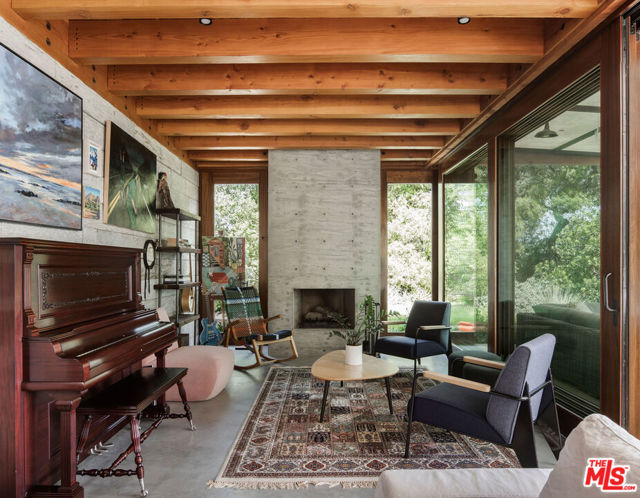 22575 Monte Vista Drive, Topanga CA: https://media.crmls.org/mediaz/ce87b229-e6c5-4e6d-83b4-3e7f53ba22bf.jpg
