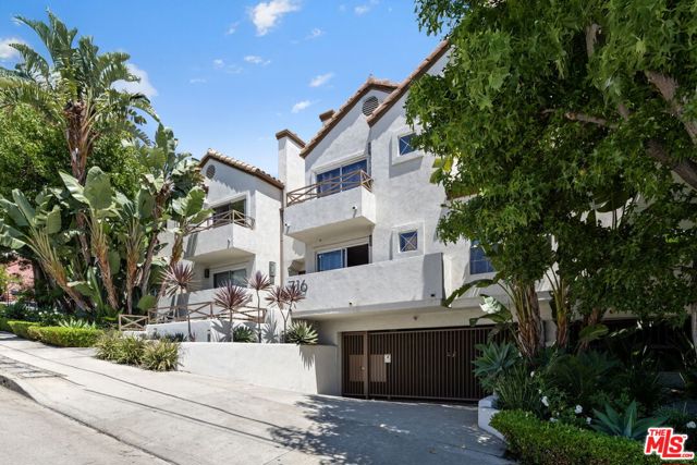 716 Maltman Avenue, Los Angeles CA: https://media.crmls.org/mediaz/ce886192-ba01-412d-846f-c2c2c26bb81e.jpg