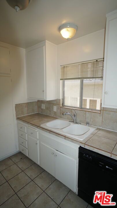 1338 14TH Street, Santa Monica CA: https://media.crmls.org/mediaz/ce88626d-3f60-42c7-aafe-5e134a0e5c30.jpg