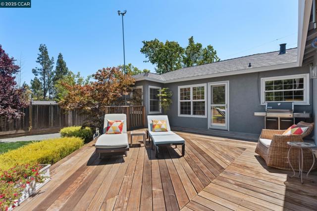 347 Valley View Rd, Pleasant Hill CA: https://media.crmls.org/mediaz/ce88866d-158b-45e0-9d23-ee22ed77a2b6.jpg