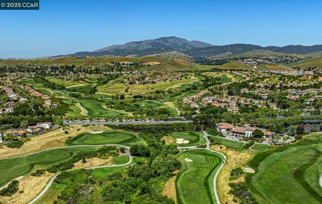 7774 Stoneleaf Rd, San Ramon CA: https://media.crmls.org/mediaz/ce88a6e5-030f-47bc-bf9b-687533037cce.jpg