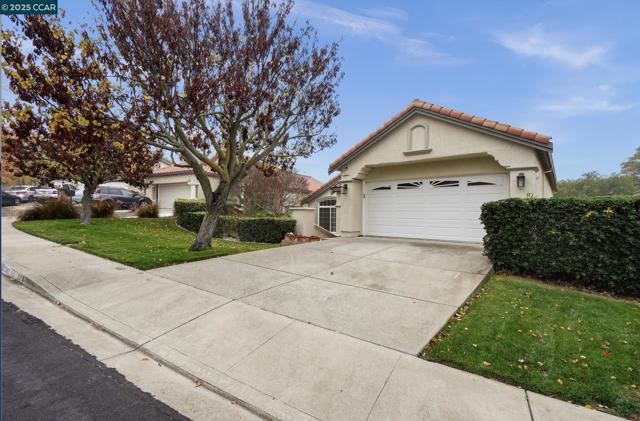 2063 BLUEROCK CT, Concord CA: https://media.crmls.org/mediaz/ce8905f9-b069-4cce-bd01-f461c504dff5.jpg