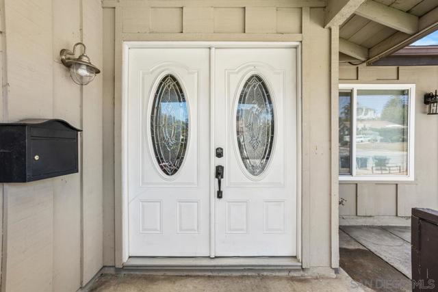 1561 Oak Hill Dr, Escondido CA: https://media.crmls.org/mediaz/ce8969c1-d264-4db9-949e-4f30f7d74084.jpg