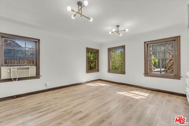 626 N Canon Drive, Beverly Hills CA: https://media.crmls.org/mediaz/ce8a5b9f-916a-4c38-8a0a-451ab8cbe23f.jpg