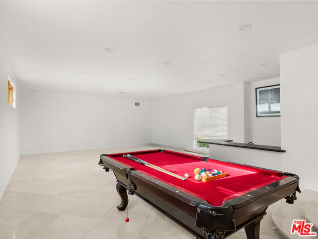 9606 Arby Drive, Beverly Hills CA: https://media.crmls.org/mediaz/ce8a7db6-0a1f-4caa-b1f1-0a941350e812.jpg