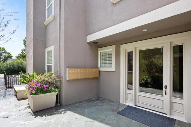 550 El Camino Real, Burlingame CA: https://media.crmls.org/mediaz/ce8b1b8c-6bb1-4b42-ad1c-d355d4776f72.jpg