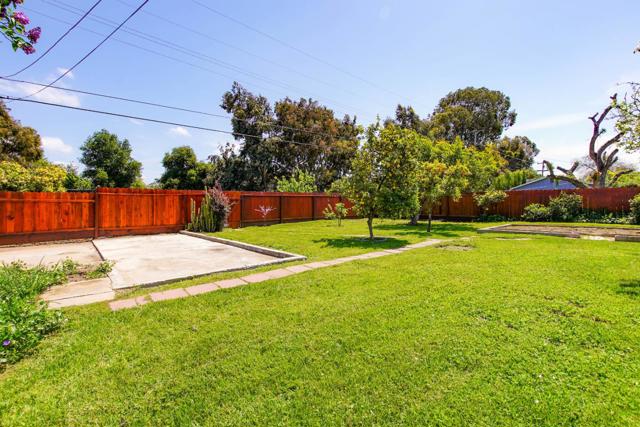 1261 Highland Drive, Hollister CA: https://media.crmls.org/mediaz/ce8b785f-d723-429e-a46c-5ef2f983e4bd.jpg