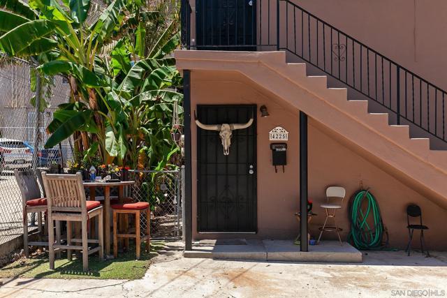 4225 4227 Whittier St, San Diego CA: https://media.crmls.org/mediaz/ce8bc604-9b31-4c3d-a00c-277d3a09ede4.jpg