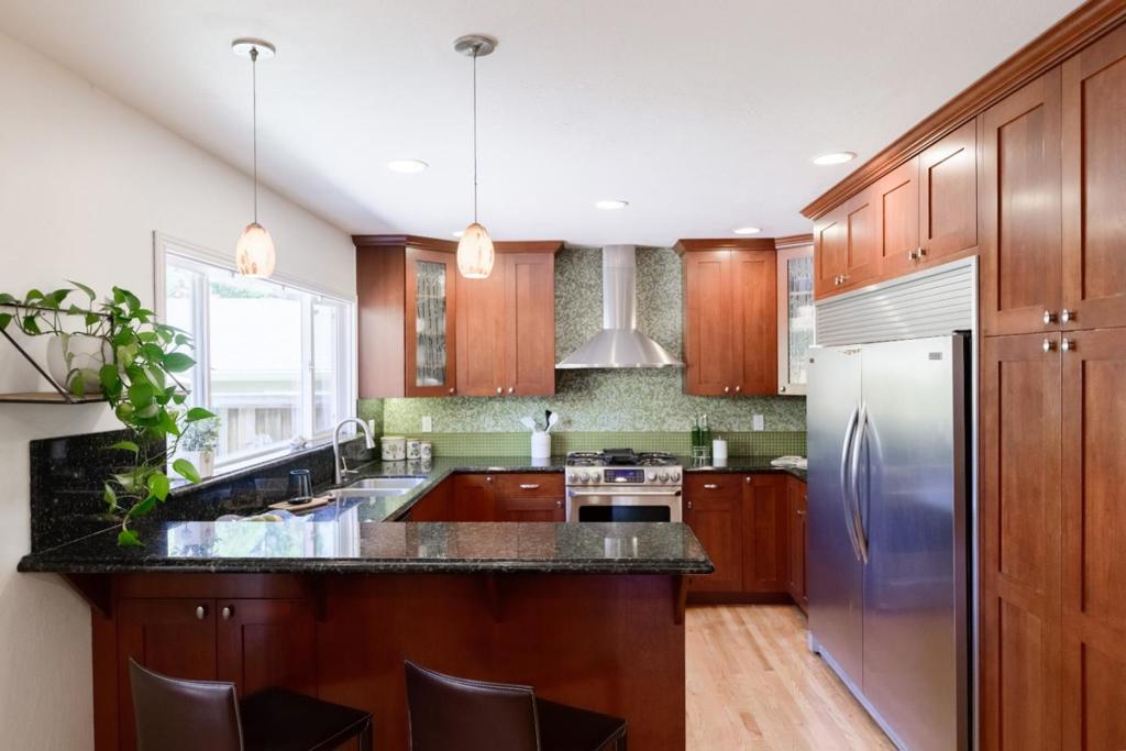 https://media.crmls.org/mediaz/ce8be4c2-8fcd-4e08-8058-c276f07abbb5.jpg?preset=X-Large