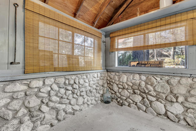 25585 Alderwood St Street, Idyllwild CA: https://media.crmls.org/mediaz/ce8c8c63-a9ca-4404-940b-5b66eee99af8.jpg