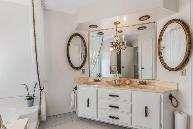 Detail Gallery Image 17 of 28 For 8 204 Calle Fronte #204,  Camarillo,  CA 93012 - 2 Beds | 2 Baths