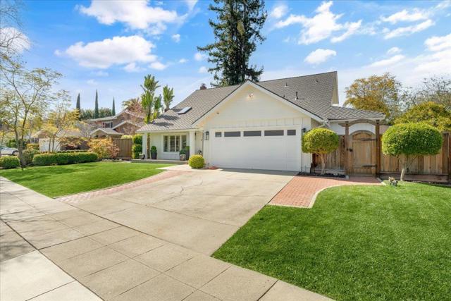 305 Albert Drive, Los Gatos CA: https://media.crmls.org/mediaz/ce8da62b-bfda-48a6-8904-79257a970484.jpg