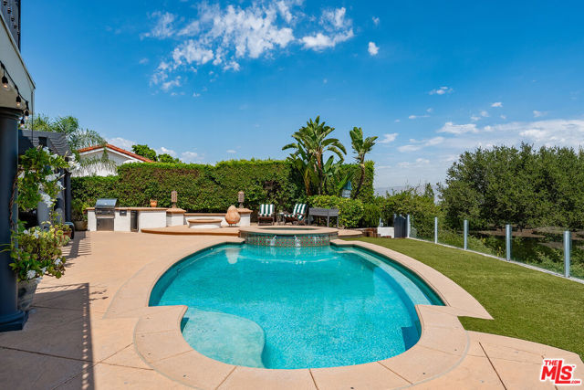 23306 Park Hacienda, Calabasas CA: https://media.crmls.org/mediaz/ce8ddd96-65b7-455f-8cd5-abea70a2b206.jpg