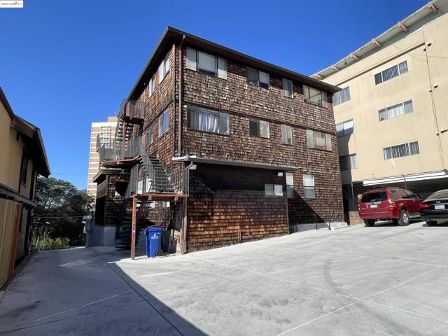 290 Park View Terrace, Oakland CA: https://media.crmls.org/mediaz/ce8e0a13-a0b3-4205-96c0-c7aff860d608.jpg